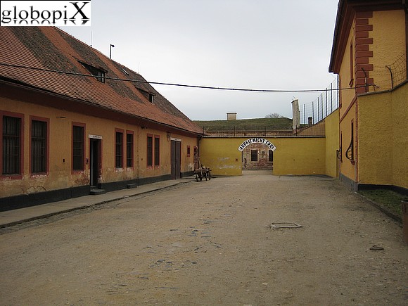 Praga - Viale a Terezin