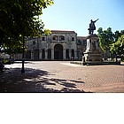 Photo: Plaza Colon a Santo Domingo