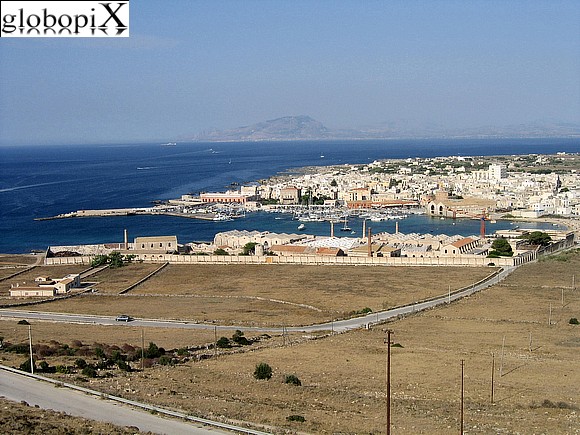 Favignana vista dall'entroterra