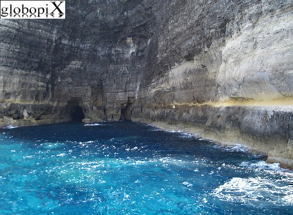 Lampedusa - Grotta del faraglione