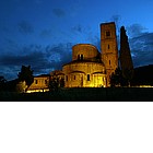 Abbazia San Antimo di sera