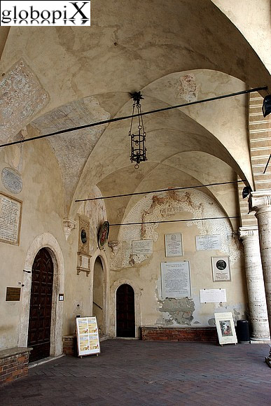 Porticato del Palazzo Pubblico