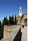 Photo: Passeggiata lungo le mura di Pienza