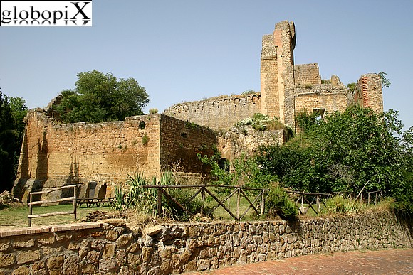 Ruderi della Rocca di Sovana