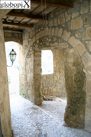 Pitigliano - Porta dei Merli