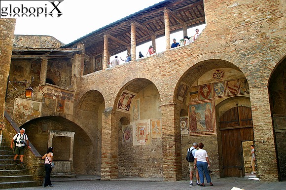 Palazzo del Popolo