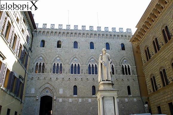 Piazza Salimbeni
