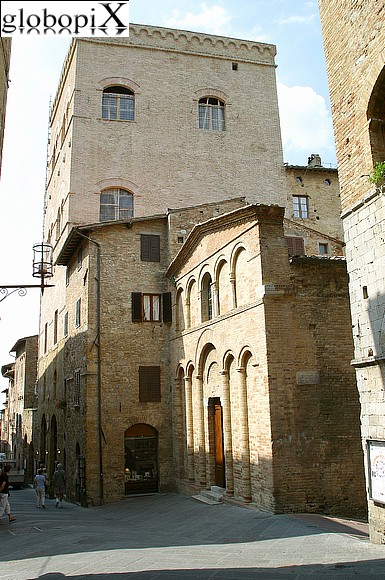 San Gimignano - The narrow streets of the historical centre.