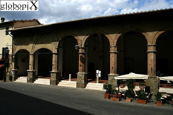 Loggia a porticato in Piazza del Popolo