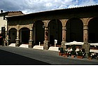 Photo: Loggia a porticato in Piazza del Popolo