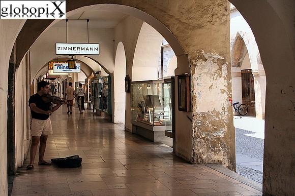 Via dei Portici