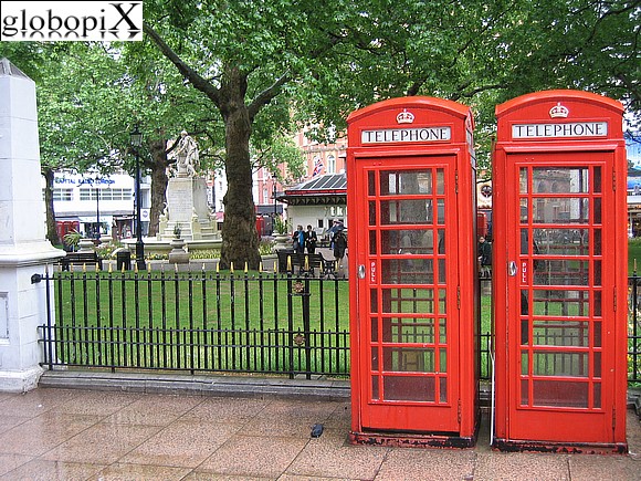 London - Red telephone box