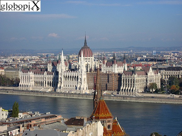 Il Parlamento Ungherese visto da Buda