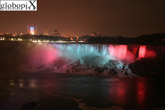 Cascate del Niagara by night