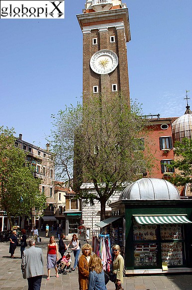 Piazza dei Santi Apostoli