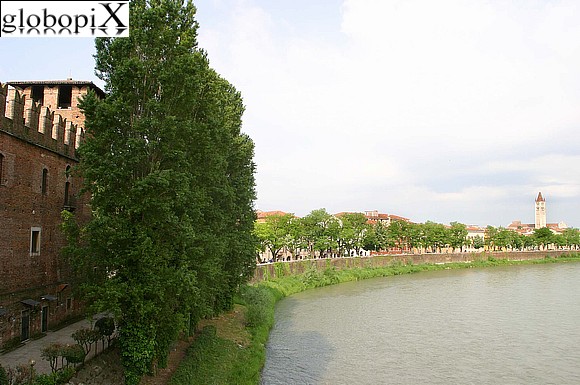 Verona - Panorama dal Ponte Scaligero sull'Adige