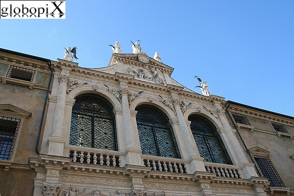 Piazza dei Signori - Palazzo del Monte di Piet�