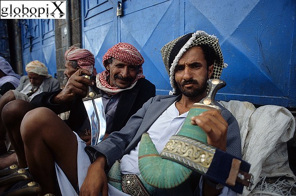 Yemeniti con Jambiya