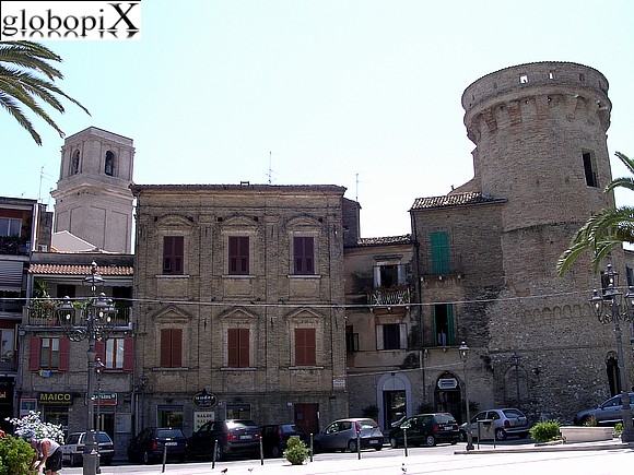 Vasto - Piazza Rossetti and Torre di Bassano