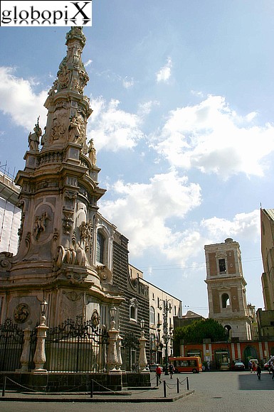 Napoli - Chiesa del Gesù Nuovo e Guglia dell'Immacolata