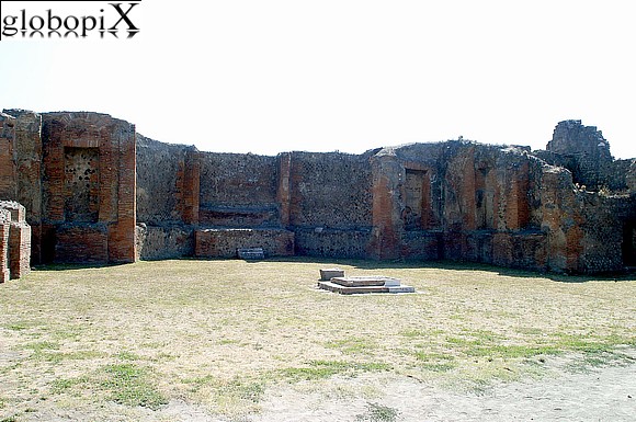 Pompei - Tempio dei Lari pubblici