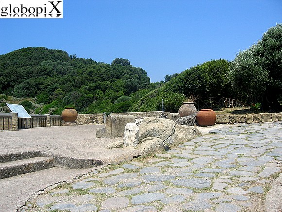 Campi Flegrei - Terraces on the Acropoli di Cuma