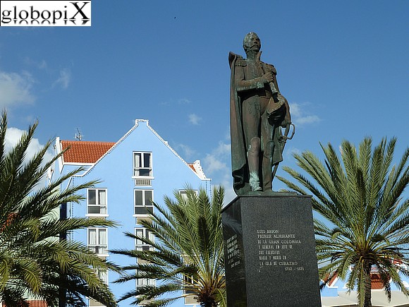 Curacao - Statua di Luis Brion