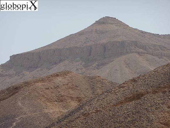 Luxor - Montagna sacra della Valle dei Re