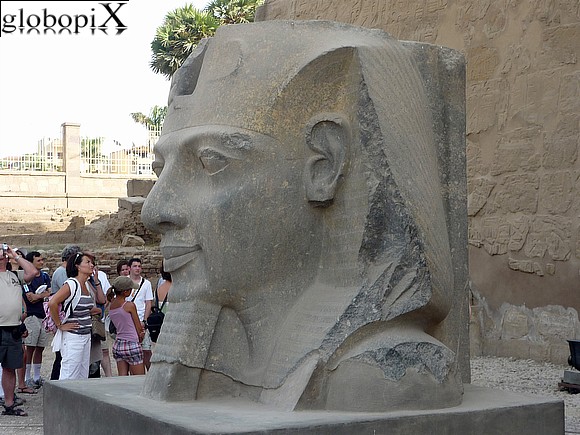 Luxor - Testa del faraone Ramses