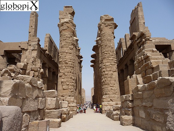 Luxor - Viale principale nel tempio di Karnak