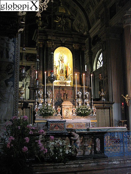 Piacenza - Altare maggiore della Madonna di Campagna