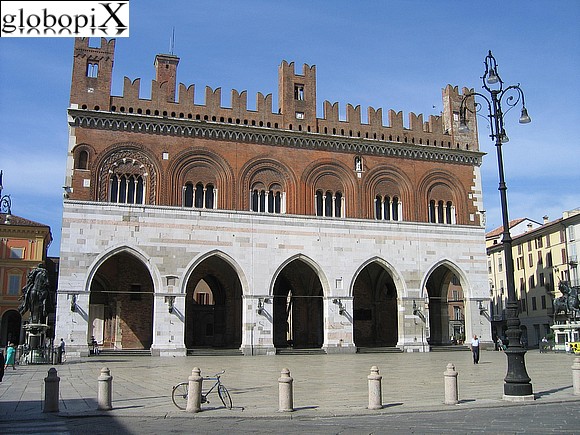 Piacenza - Piazza dei Cavalli