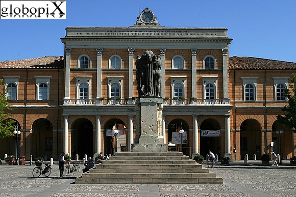 Santarcangelo - Piazza Ganganelli e Palazzo Comunale