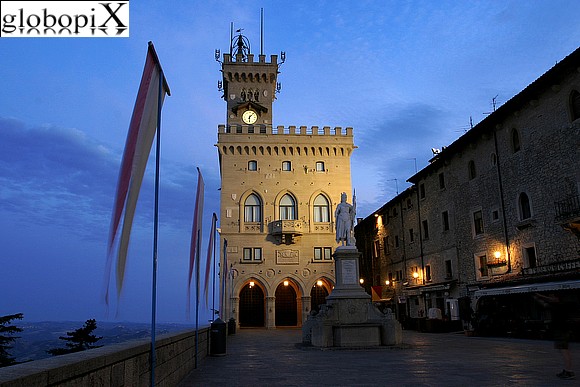 San Marino - Piazza della Libertà e Palazzo del Governo