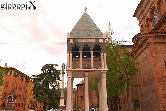 Bologna - Piazza S. Domenico - Mausolei dei Giuristi