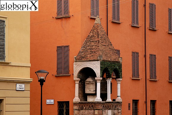 Bologna - Piazza S. Domenico - Mausolei dei Giuristi