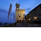 Foto: Piazza della Liberta e Palazzo del Governo