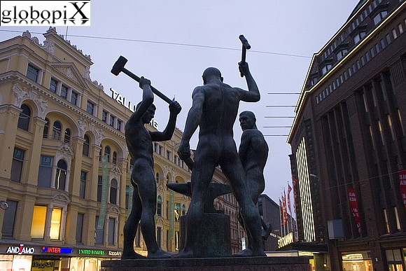 Helsinki - Statua dei tre fabbri a Helsinki