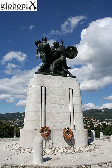 Trieste - Monumento ai caduti