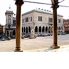 Photo: Piazza della Liberta - Loggia del Lionello