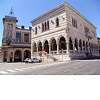 Photo: Piazza della Liberta - Loggia del Lionello