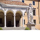 Foto: Piazza della Liberta - Statua di Ercole