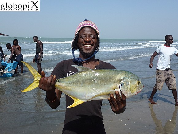 Gambia - Pescatore felice