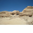 Photo: Tombe e abitazioni a Petra