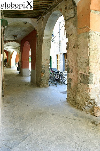 Cinqueterre - Arcades in Monterosso