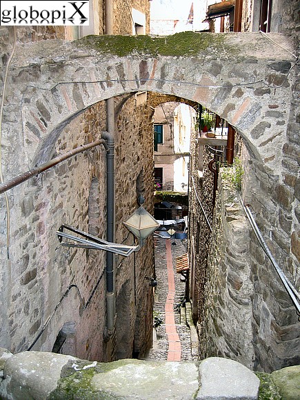 Dolceacqua - Arches connect two buildings medieval borough