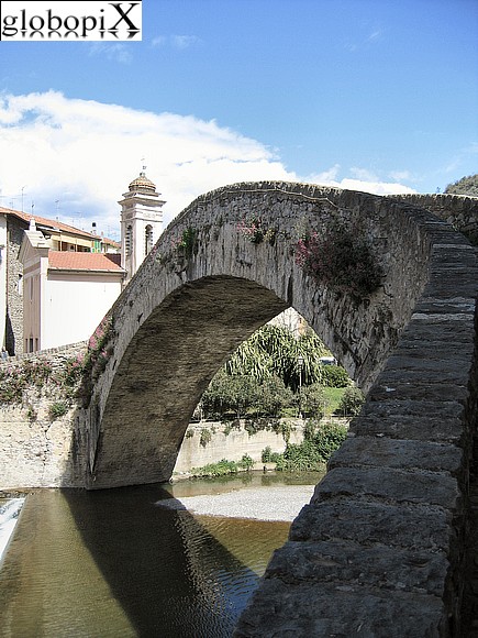 Dolceacqua - Fifteenth-century bridge