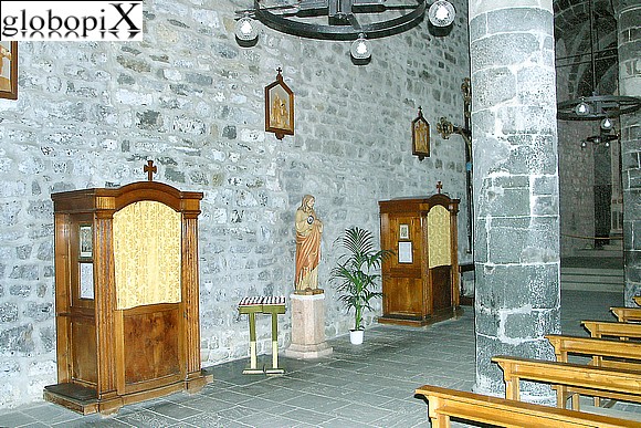 Cinqueterre - Interior of S. Margherita d'Antiochia