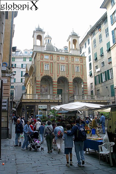 Genoa - Piazza Banchi