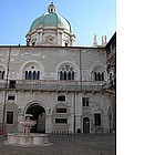 Photo: Piazza Paolo VI - Broletto